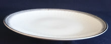 Lade das Bild in den Galerie-Viewer, 3er KAFFEEGEDECK - Porzellan, Platinrand Abstrakter Geometrisches Muster Relief Dekor
