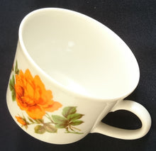 Lade das Bild in den Galerie-Viewer, 2er Set KAFFEETASSEN - Porzellan, Flora Blumen Blüten Rosen Knospen Pflanzen Motiv Dekor
