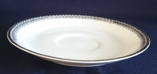 Lade das Bild in den Galerie-Viewer, 2er KAFFEEGEDECK - Porzellan, Platinrand Abstrakter Geometrisches Muster Relief Dekor
