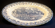 Lade das Bild in den Galerie-Viewer, SERVIERPLATTE &quot;Country Life&quot; - Keramik / Steingut (Fine Staffordshire Ware), Ovale Form, Englisches Landleben Scenen Motiv Dekor, Hand graviert
