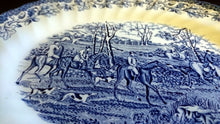 Lade das Bild in den Galerie-Viewer, SERVIERPLATTE &quot;Country Life&quot; - Keramik / Steingut (Fine Staffordshire Ware), Ovale Form, Englisches Landleben Scenen Motiv Dekor, Hand graviert
