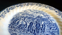 Lade das Bild in den Galerie-Viewer, 2er Set SPEISETELLER &quot;Country Life&quot; - Keramik / Steingut (Fine Staffordshire Ware), Englisches Landleben Scenen Motiv Dekor, Hand graviert
