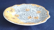 Lade das Bild in den Galerie-Viewer, UNTERTASSE - Porzellan, Muschelform Glänzend &amp; Matt Modern Dekor
