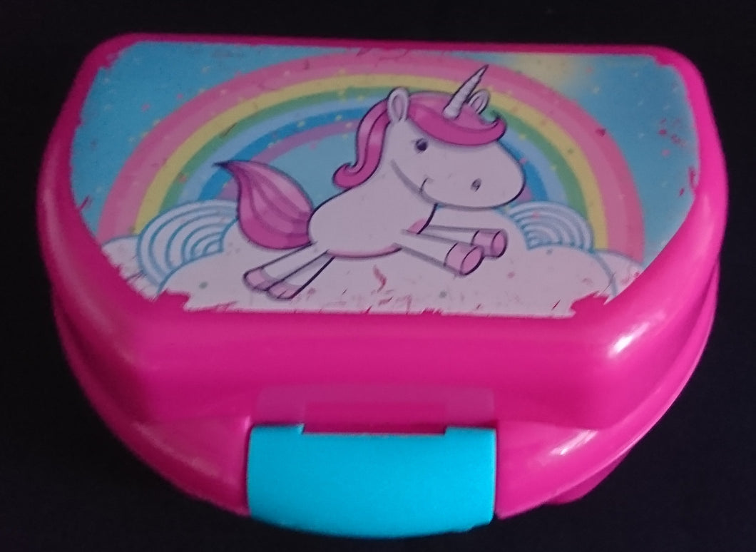 BROTDOSEN -BOX MIT INNERER TRENNUNG - Kunststoff, Einhorn Regenbogen Wolken Motiv Dekor, Verschließ- & Aufklappbar