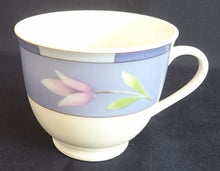 Lade das Bild in den Galerie-Viewer, 2er Set KAFFEETASSEN &quot;Betty&quot; - Porzellan, Pflanzen Tulpen Blumenblüten Flora Abstrakt Motiv Dekor
