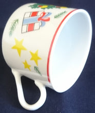 Lade das Bild in den Galerie-Viewer, 2er Set KAFFEETASSEN &quot;Flirt&quot; - Porzellan, Weihnachten Advent Christ Tannenbaum Geschenke Sterne Schaukelpferd Zweige Linien Motiv Dekor
