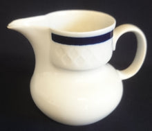 Lade das Bild in den Galerie-Viewer, MILCHKÄNNCHEN - Fine China Porzellan, Echt Kobalt Klassisch Zweifarbig Dekor
