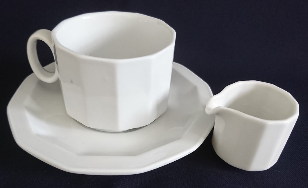 3er Set KAFFEEGEDECK & MILCHKÄNNCHEN - Porzellan, Gastronomie Einfärbiges Klassisch Dekor