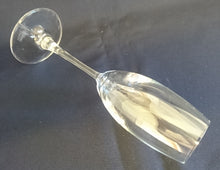 Lade das Bild in den Galerie-Viewer, GETRÄNKEGLAS &quot;Di Vino&quot; - Hartglas, Schriftzug Motiv Dekor
