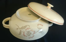 Lade das Bild in den Galerie-Viewer, BEILAGEN-TERRINE MIT DECKEL &quot;Winifred&quot; - Porzellan, Blumen / Linien Klassisch Dekor
