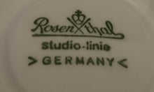 Lade das Bild in den Galerie-Viewer, SAUCIER &quot;Studio Linie&quot; &quot;Blaue Rose&quot; - Porzellan, Rosenstrauß Blumen Relief Dekor, Björn Wiinblad Design
