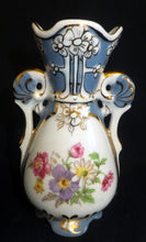 Lade das Bild in den Galerie-Viewer, AMPHORE - Porzellan, Blumen Abstrakt Motiv Goldrand Dekor
