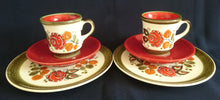 Lade das Bild in den Galerie-Viewer, 2er Set KAFFEETASSEN &quot;Tirol&quot; - Keramik / Steingut, Rosen Motiv Dekor, Handbemalt
