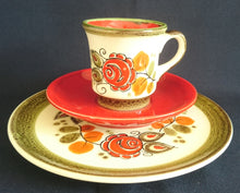 Lade das Bild in den Galerie-Viewer, 3er KAFFEEGEDECK &quot;Tirol&quot; - Keramik / Steingut, Rosen Motiv Dekor, Handbemalt
