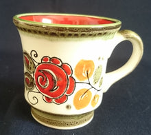 Lade das Bild in den Galerie-Viewer, 2er Set KAFFEETASSEN &quot;Tirol&quot; - Keramik / Steingut, Rosen Motiv Dekor, Handbemalt
