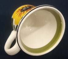 Lade das Bild in den Galerie-Viewer, 3er KAFFEEGEDECK &quot;Madeira&quot; - Keramik / Steingut, Sonnenblumen Blüten Pflanzen Motiv Randdekor, Handbemalt
