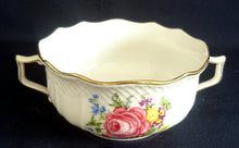 Lade das Bild in den Galerie-Viewer, SUPPENTASSE - Porzellan, Klassisch Style, Rosenmotiv Goldrand Dekor
