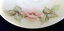 Lade das Bild in den Galerie-Viewer, UNTERTASSE - Porzellan, Flora Blumen Blüten Pflanzen Blätter Motiv Dekor
