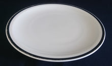 Lade das Bild in den Galerie-Viewer, DESSERTTELLER - Porzellan, Silberrand Linien Dekor
