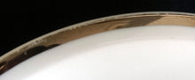 Lade das Bild in den Galerie-Viewer, 2er Set DESSERTTELLER - Porzellan, Silberrand Linien Dekor
