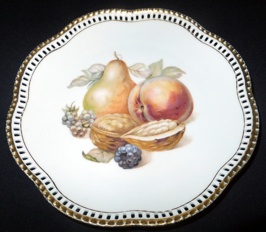DEKORATIONS DESSERTTELLER - Porzellan, durchbrochen, Birne Pfirsich Walnuss Motiv Goldrand Dekor