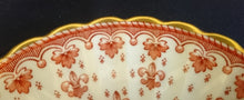 Lade das Bild in den Galerie-Viewer, UNTERTASSE  - Bone China Porzellan, Wappen Abstrakt Goldrand Dekor
