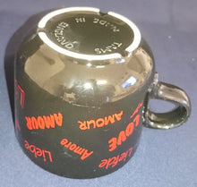 Lade das Bild in den Galerie-Viewer, KAFFEEPOTT - Keramik / Steingut, Liebes Armor Schriftzug Dekor
