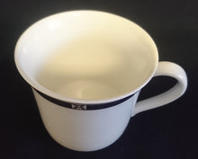 Lade das Bild in den Galerie-Viewer, 2er Set 2er KAFFEEGEDECKE &quot;Classica&quot; - Porzellan, Geometrischer X Kreuz Rand Dekor
