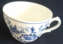 Lade das Bild in den Galerie-Viewer, KAFFEETASSE - Porzellan, Echt Kobalt Zwiebelmuster Motiv Relief Dekor
