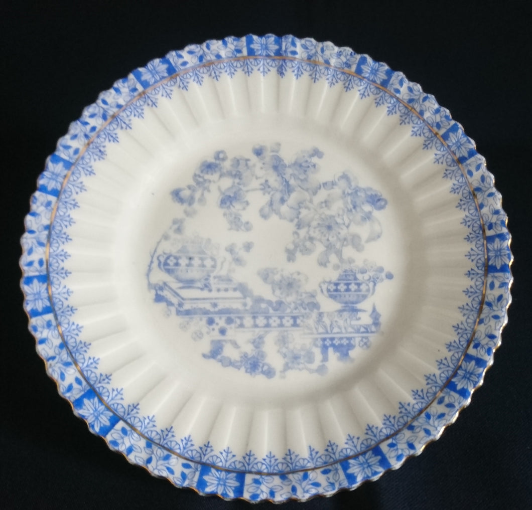 DESSERTTELLER - Porzellan, China Blau Goldrand Linien Relief Dekor
