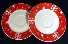 Lade das Bild in den Galerie-Viewer, UNTERTASSE &quot;Santa&quot; - Porzellan, Sterne Schneeflocken Motiv Dekor, Wellco Design
