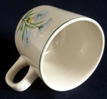 Lade das Bild in den Galerie-Viewer, 15 Teiliges KAFFEESERVICE - Keramik / Steingut, Blumenblüten Pflanzen Flora Randlinie Motiv Dekor
