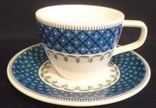 Lade das Bild in den Galerie-Viewer, 2er Set 2er KAFFEEGEDECKE - Porzellan, Geometrisches Strich Linien Rand Punkte Karo Motiv Dekor
