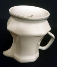 Lade das Bild in den Galerie-Viewer, 3er Set MILCHKÄNNCHEN &amp; ZUCKERDOSE MIT DECKEL - Porzellan, Rand Linien Relief Motiv Dekor
