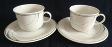 Lade das Bild in den Galerie-Viewer, 2er Set 2er KAFFEEGEDECKE - Porzellan, Linien Kurven Striche Motiv Dekor
